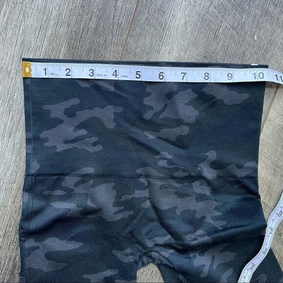 Spanx Grey Black Look at Me Now Camo High Waisted Biker Shorts Shape Wear XS - Picture 9 of 10